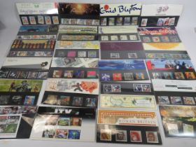 Approx 40 Royal Mint Presentation Packs. See photos.