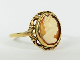 9ct Yellow Gold Cameo set ring. Finger size 'L' 2.1g