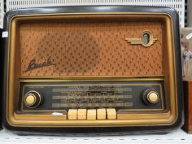 Vintage bakelite Bush radio. (working condition unknown)