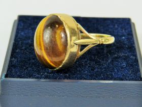 9ct Yellow Gold Signet ring set with a Tiger's Eye banded stone. Heavy Gold setting. Finger size '