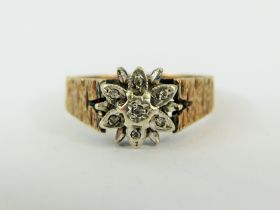 9ct Gold Vintage Diamond Floral Cluster Textured Shoulders Ring (3g) 2036235