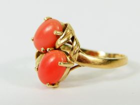 14ct Yellow Gold ring set with twin coral ovals.. Finger size 'M-5' 2.7 g