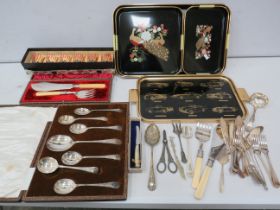 Mixed lot of various vintage cutlery, vintage trays and a set of retro shot glasses.