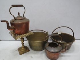 2 Brass jam pans, 2 copper kettles and a brass trivot.