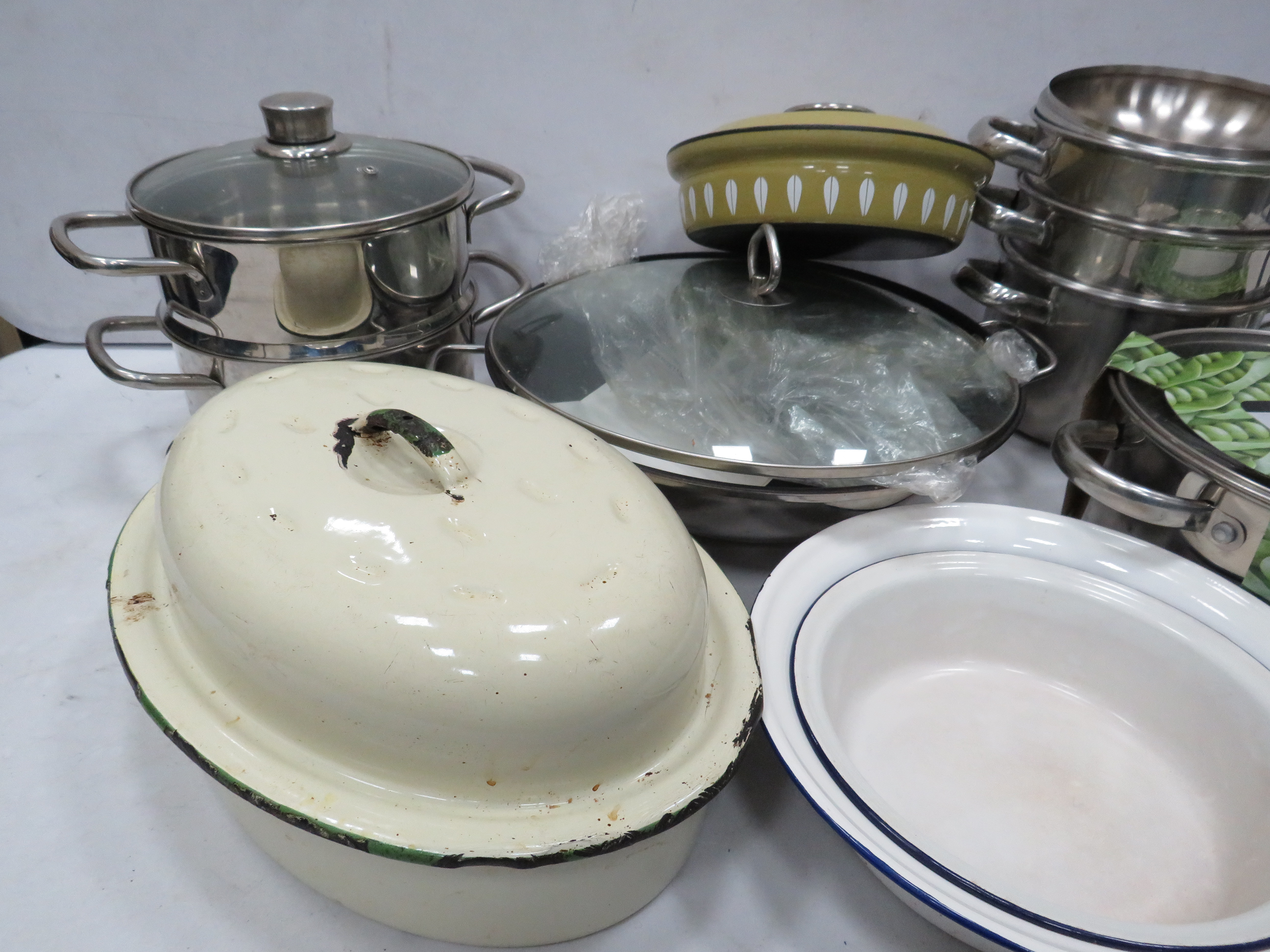 Selection of Pans and enamel kitchen ware including a Cathrineholm lidded pan. - Image 3 of 3