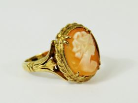 9ct Yellow Gold Cameo set ring. Finger size 'L-5' to 'M' 3.6g