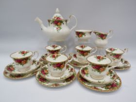 Royal Albert Old Country Roses teaset 21 pieces in total.
