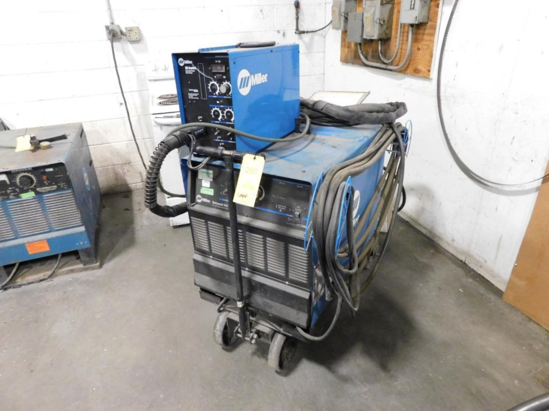 Miller Deltaweld 452 CV/DC Welding Power Source w/Miller XR Control Extended Reach Wire Feeder