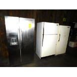 LOT: Contents of Lunch Room: (3) Refrigerators, (7) Microwaves, Lockers