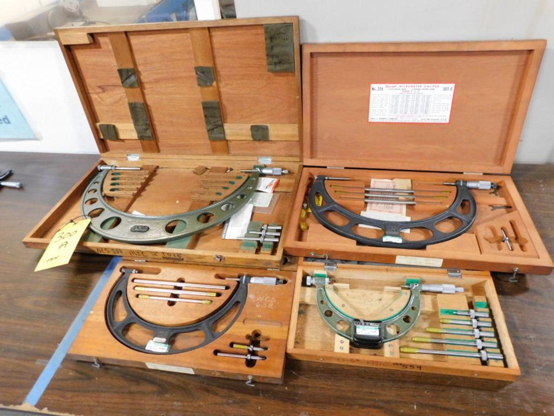 LOT: (4) Assorted Mitutoyo & Starrett Micrometers