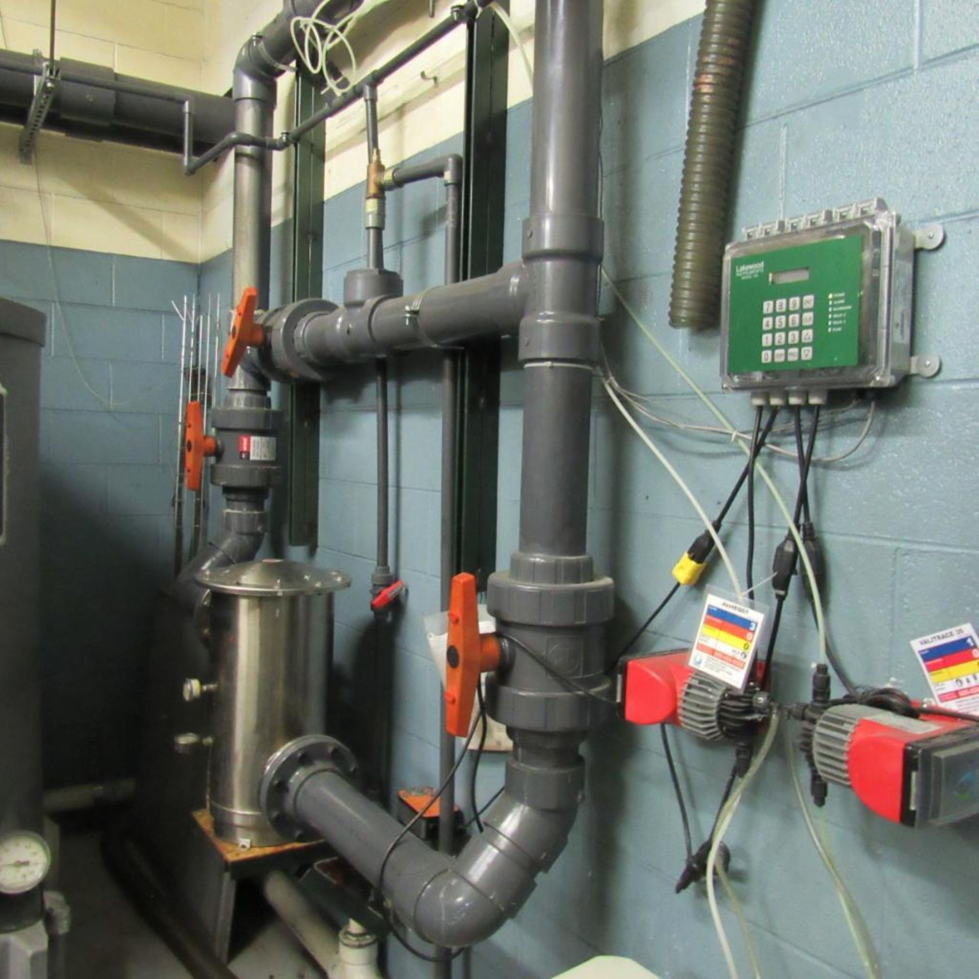 Advantage Chiller System, PTS Control, (3) Pumps, Roof Mounted Tank, TTK-850 (Location: Bldg. 1) - Image 3 of 11