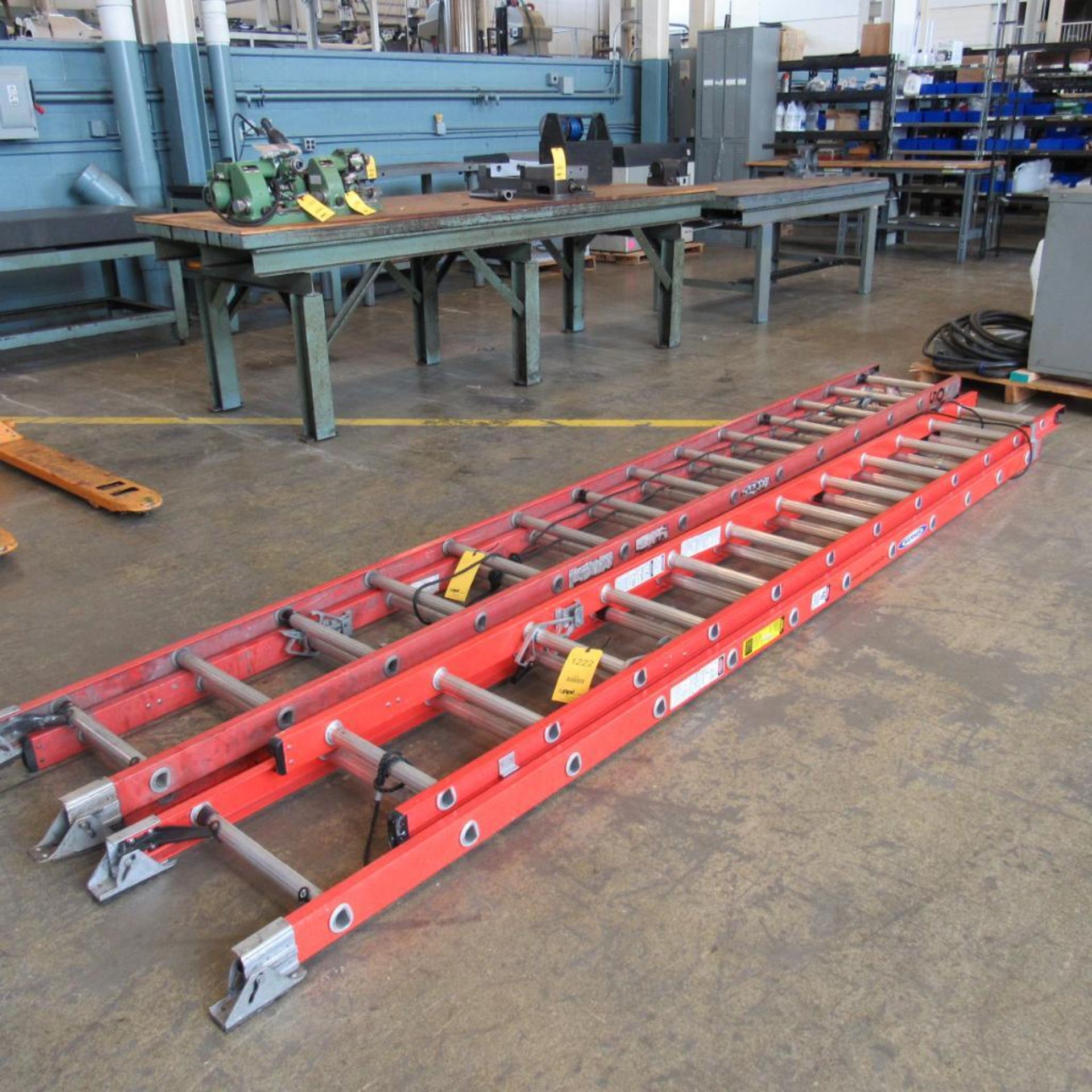 LOT: (2) Extension Ladders, 20' & 24' (Location: Bldg. 3) - Image 2 of 2