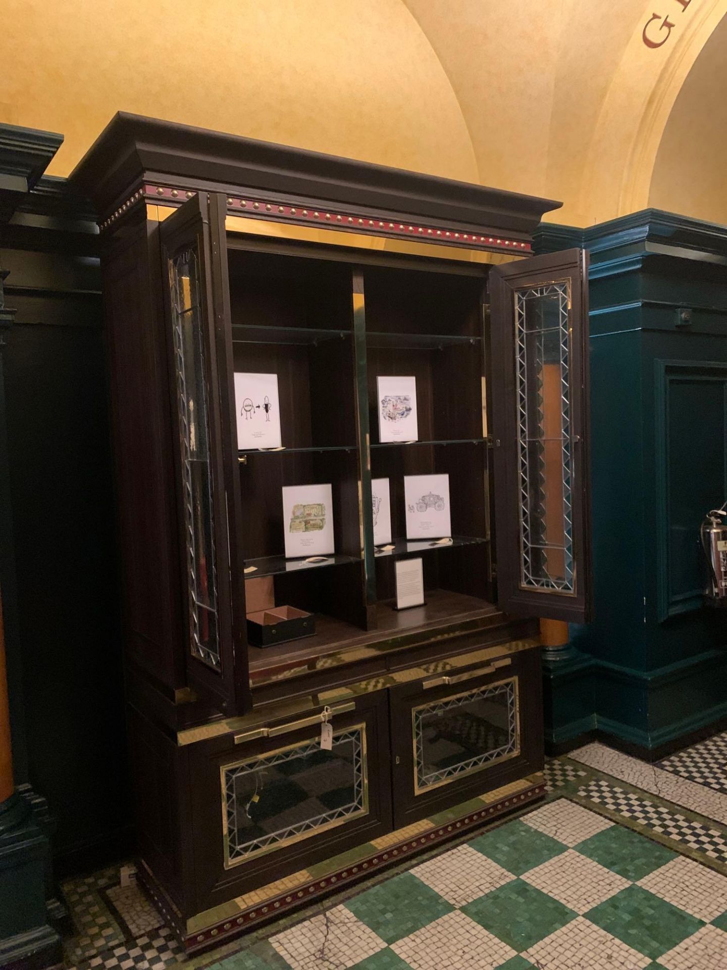 A Bespoke Robert Angell Display Cabinet Timber Construction Stained in Oiled Oak With Polished Brass - Bild 3 aus 6