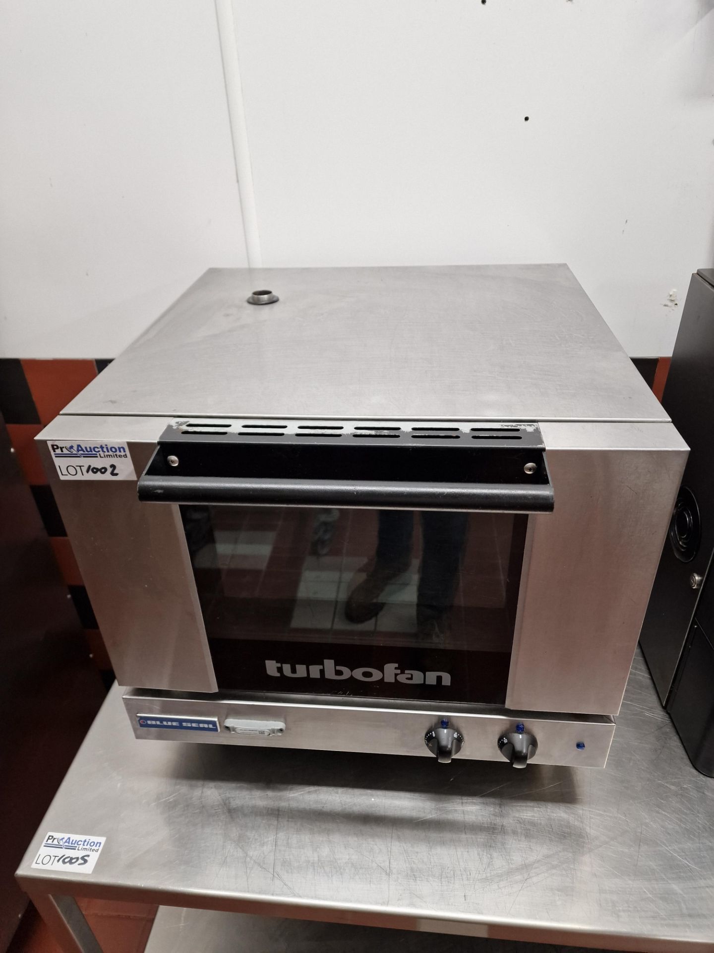 Blue Seal Turbofan Convection Oven E30M3 Stainless Steel 2.3kw Capacity: 3 x 1/1 GN 61 x 61 x 55cm