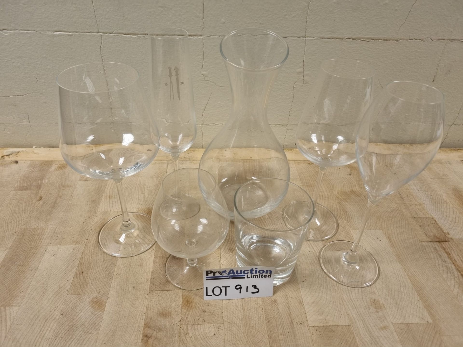 Various Mixed Glassware Tumblers, Cocktail Glasses Etc As Found - Bild 2 aus 2