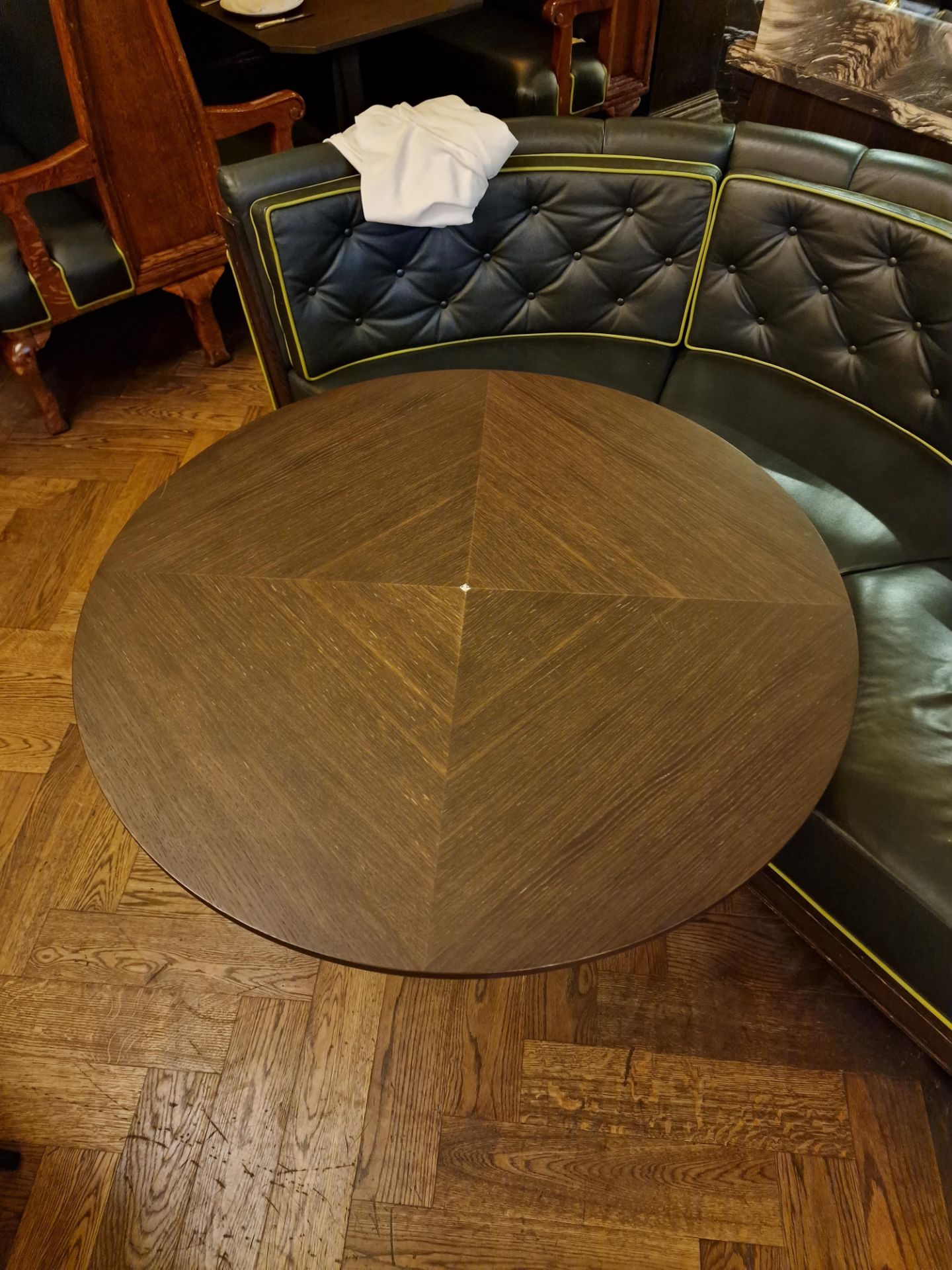 A bespoke Robert Angell Churchill circular dining table the oak top mounted above a shaped square - Bild 3 aus 3