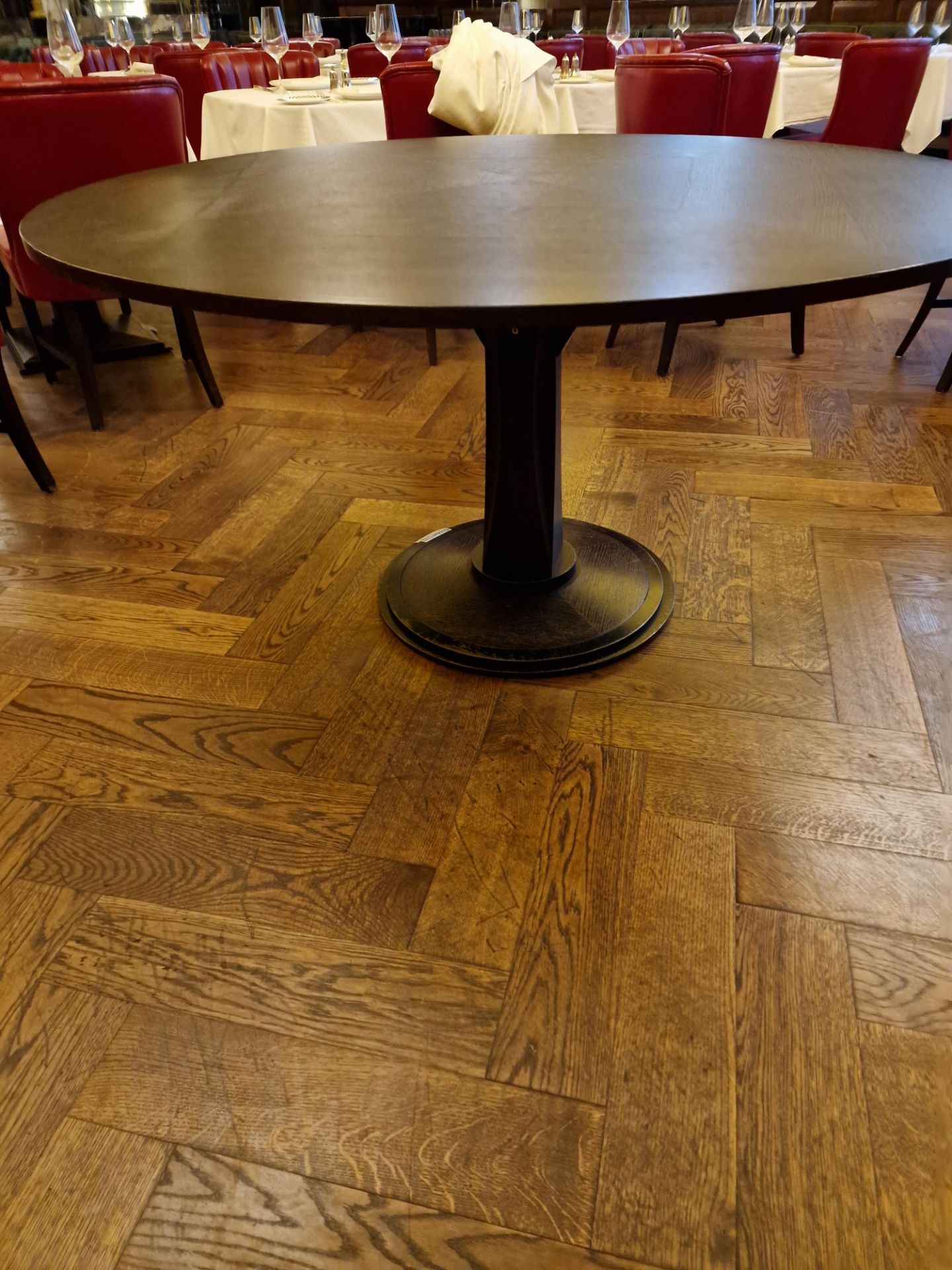 A bespoke Robert Angell Churchill circular dining table the oak top mounted above a shaped square - Bild 3 aus 4