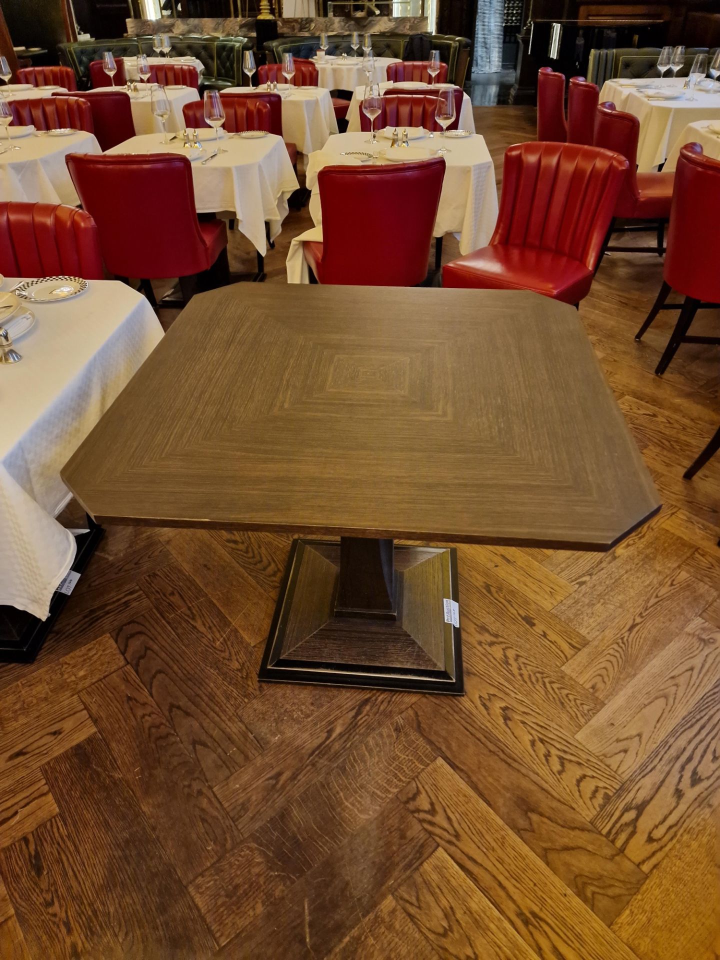 A bespoke Robert Angell Churchill dining table the oak top mounted above a shaped square pedestal - Bild 4 aus 5