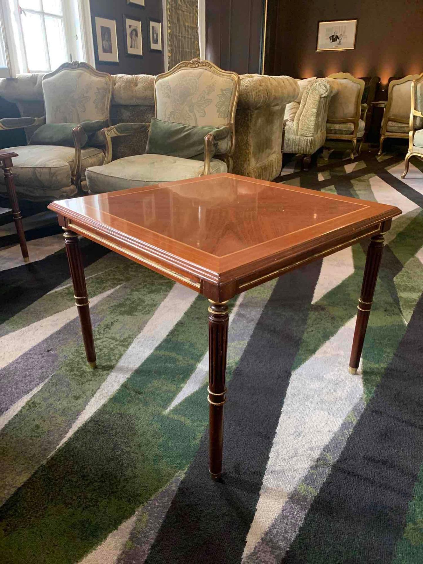 Square Coffee Table With Chess Board Design Inlay Top With Gilt Highlights Mounted On Round Turned - Bild 3 aus 5