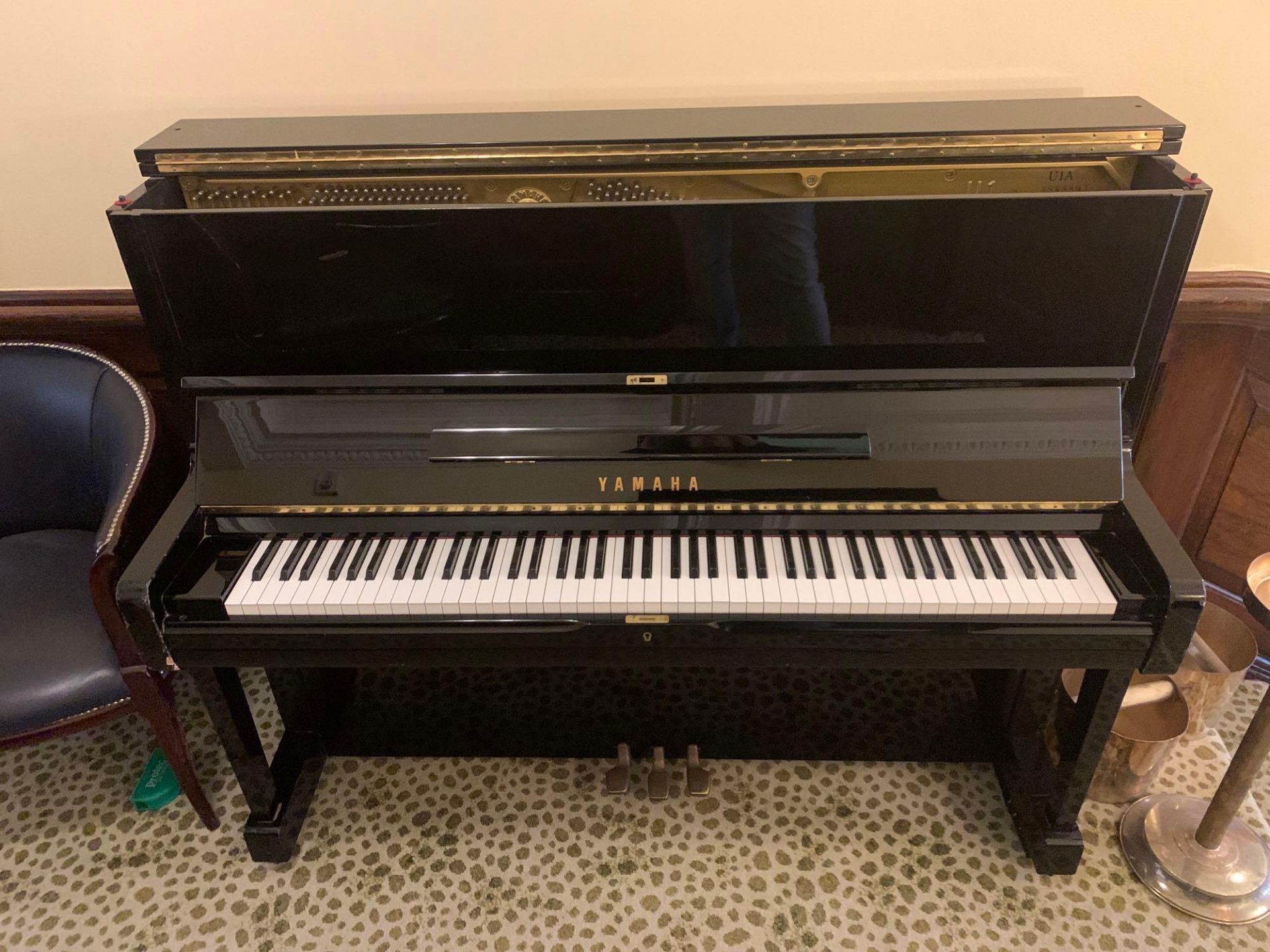 Yamaha U1A Upright Piano In Ebony (Black), Polished160 x 61 x 121cm (S/N 4898893) Made In Japan In - Bild 8 aus 9