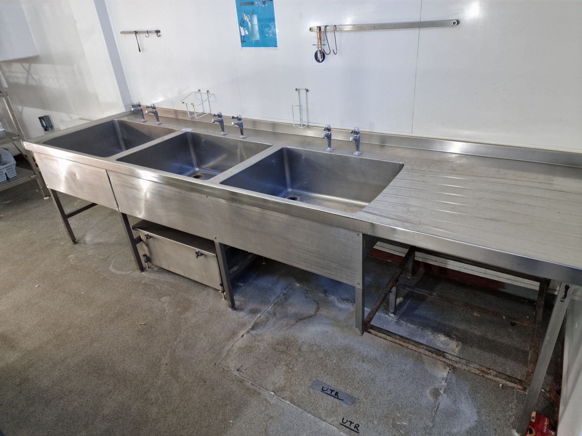 Stainless Steel Commercial Triple Bowl Sink Right Hand Drainer With Grease Trap Unit And Tap Faucets