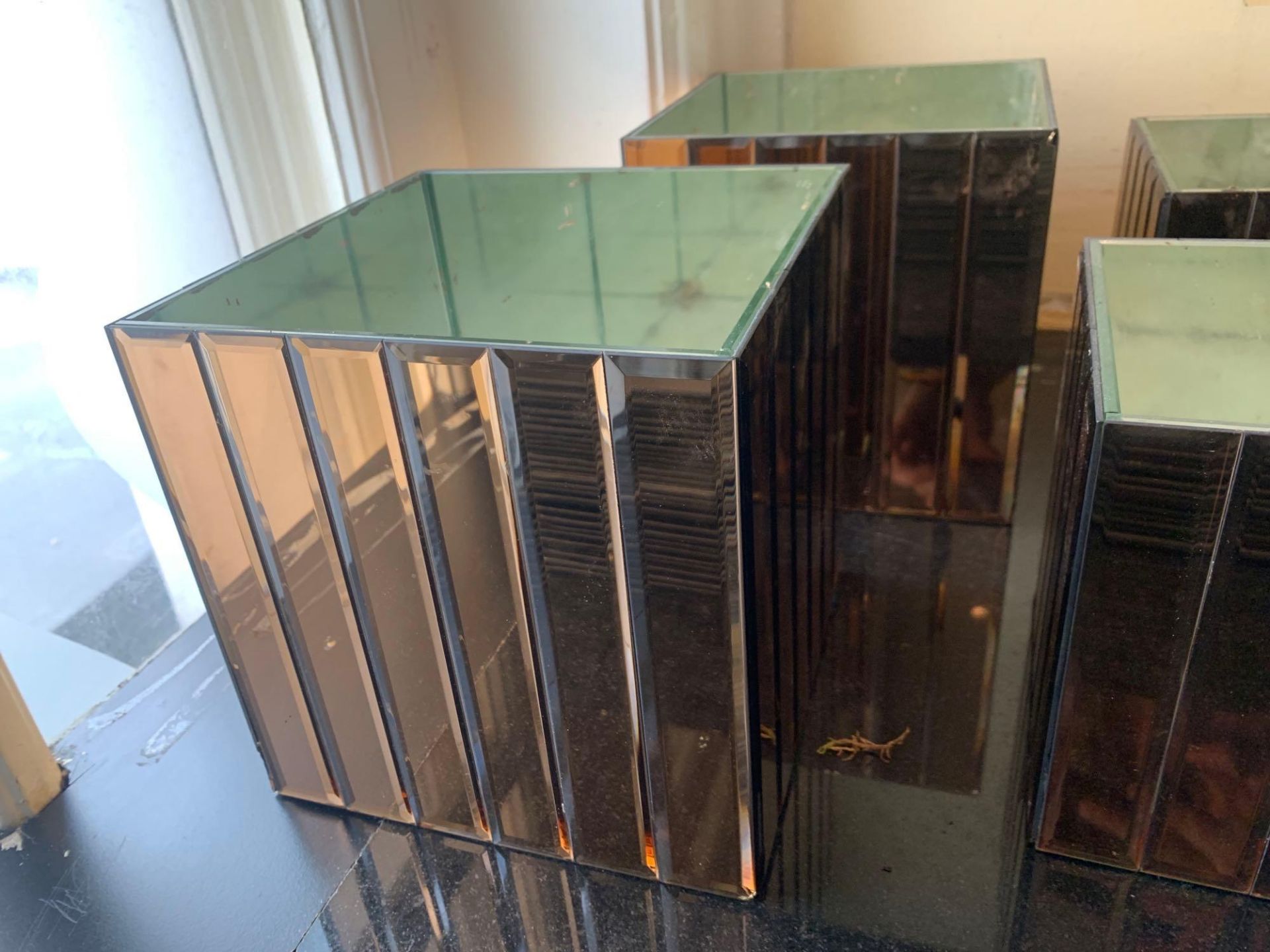 A Set Of 4 x Gold Mirrored Glass Square Planter Vases 2 x 108 x 108 x 108 And 2 x 105 x 105 x 105mm - Bild 2 aus 6