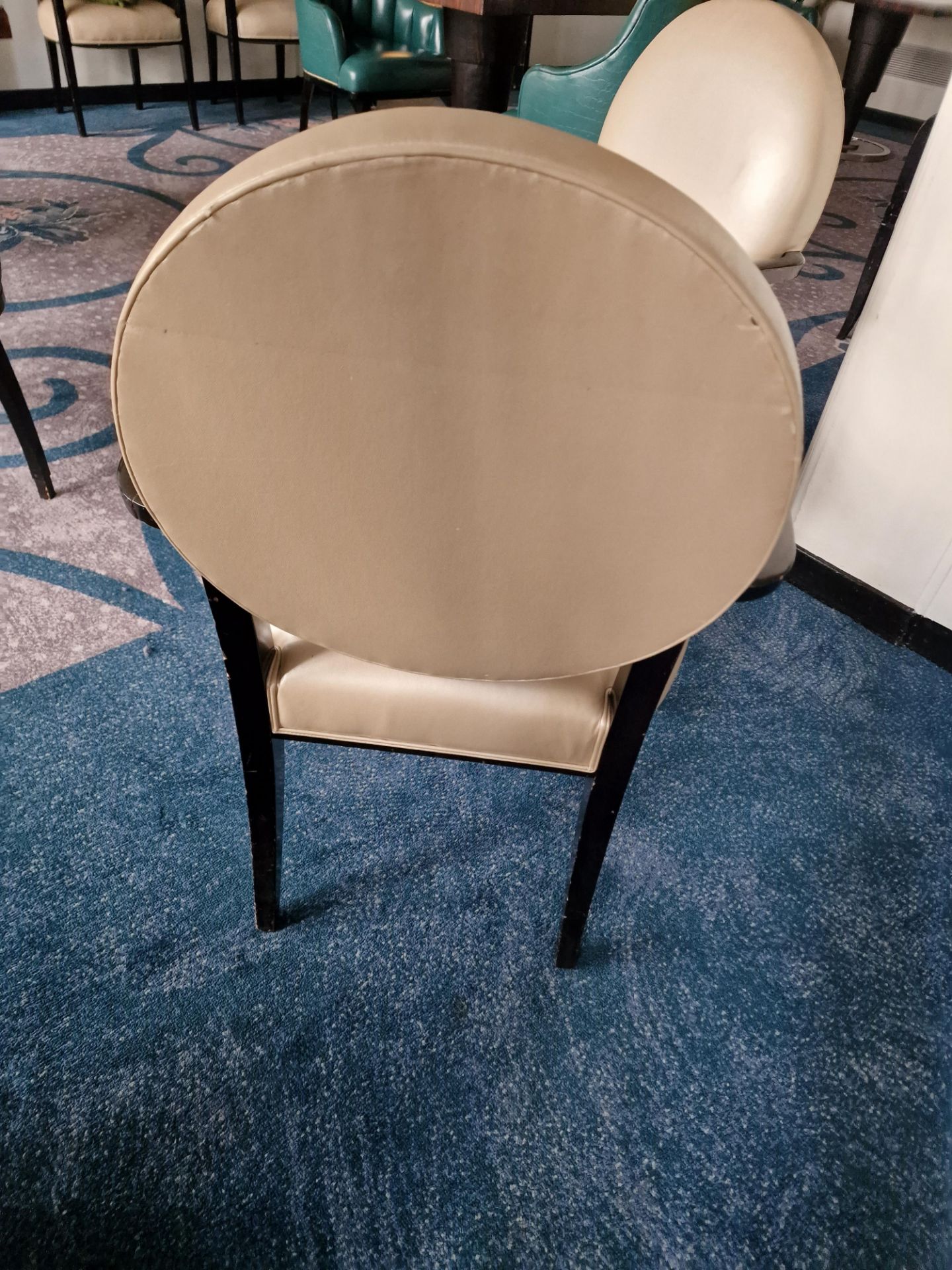 A pair of French style round back armchairs upholstered in champagne gold leather the round back - Bild 2 aus 8