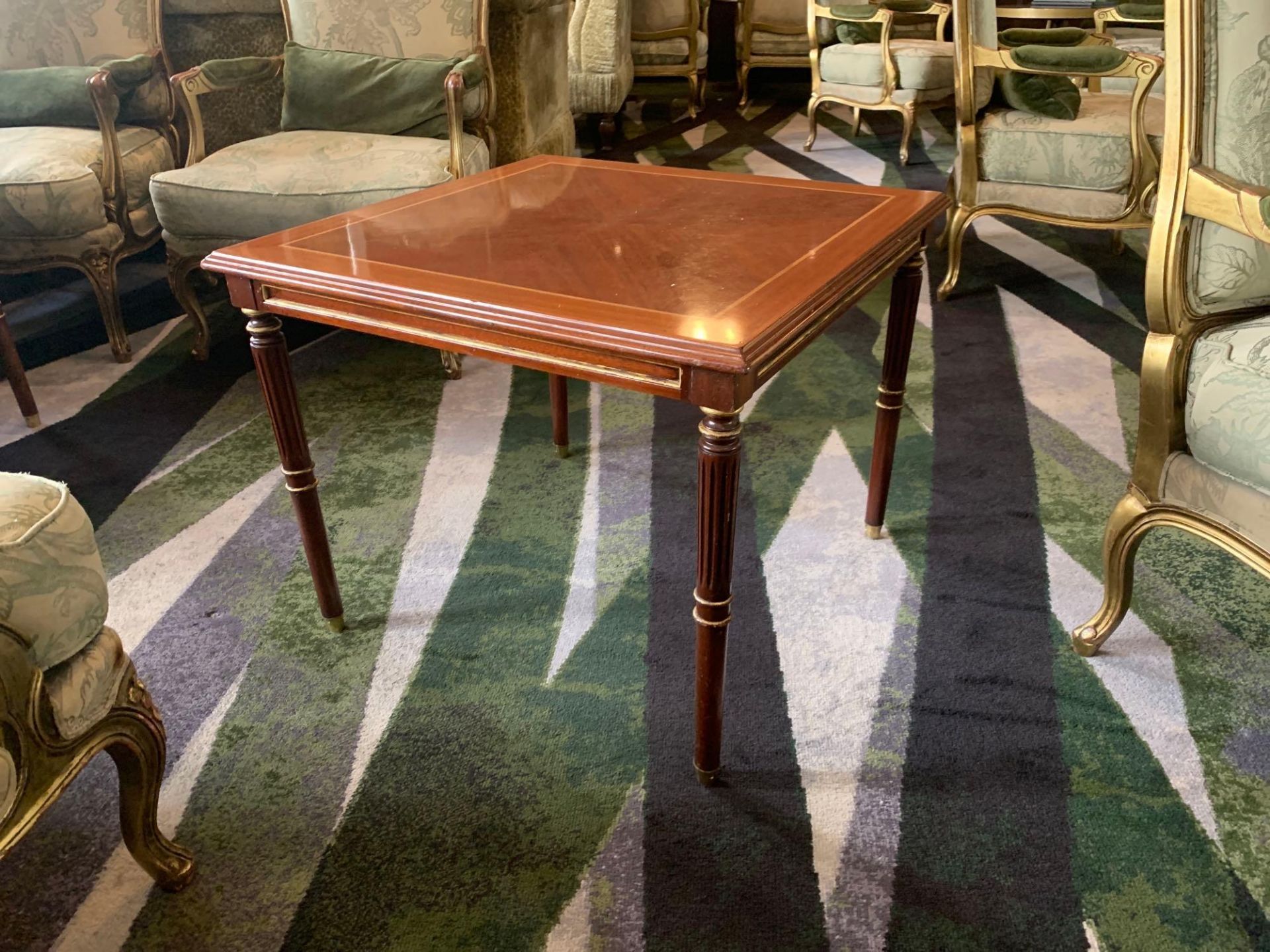 Square Coffee Table With Chess Board Design Inlay Top With Gilt Highlights Mounted On Round Turned - Bild 4 aus 4