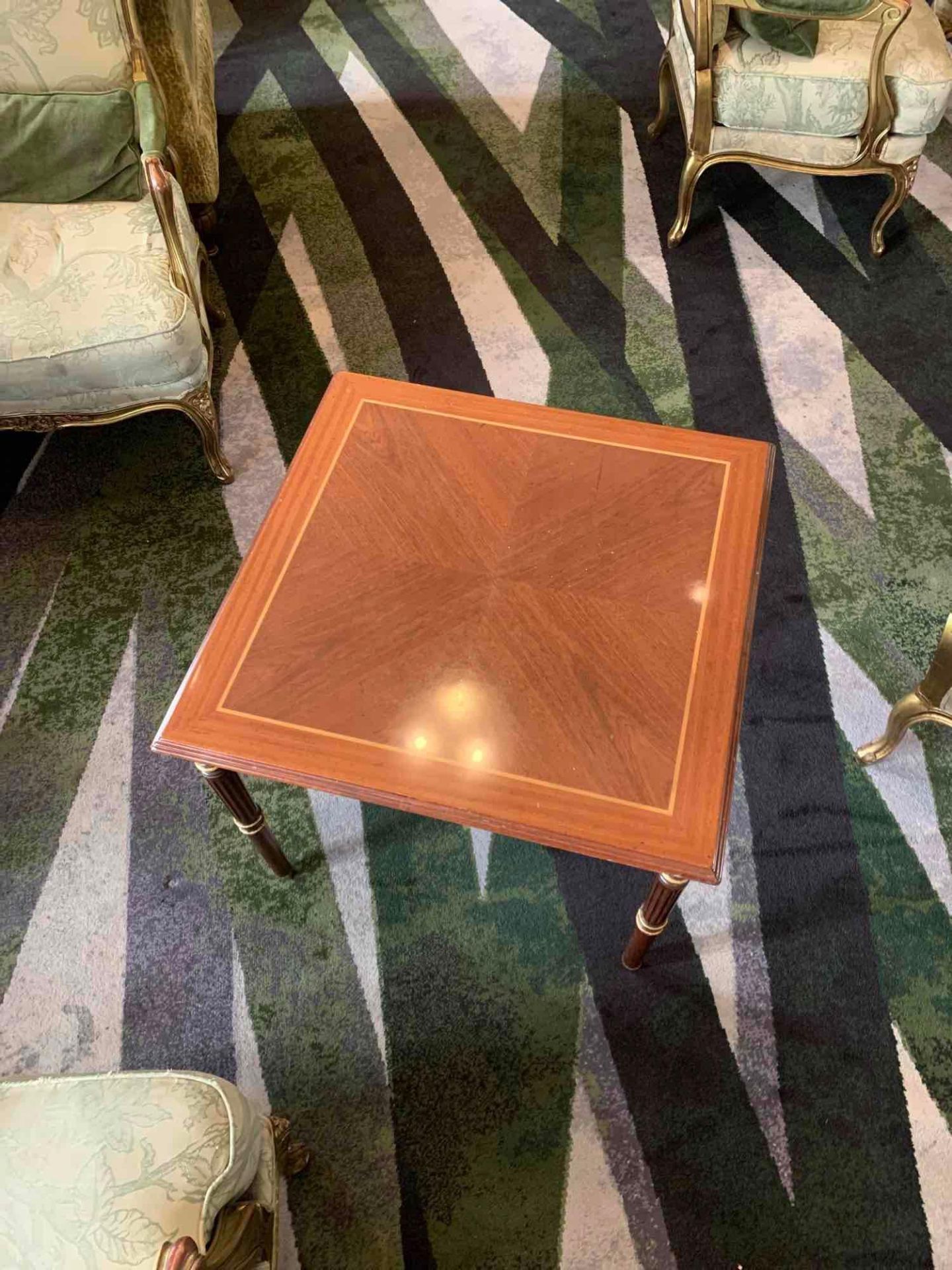 Square Coffee Table With Chess Board Design Inlay Top With Gilt Highlights Mounted On Round Turned - Bild 2 aus 5