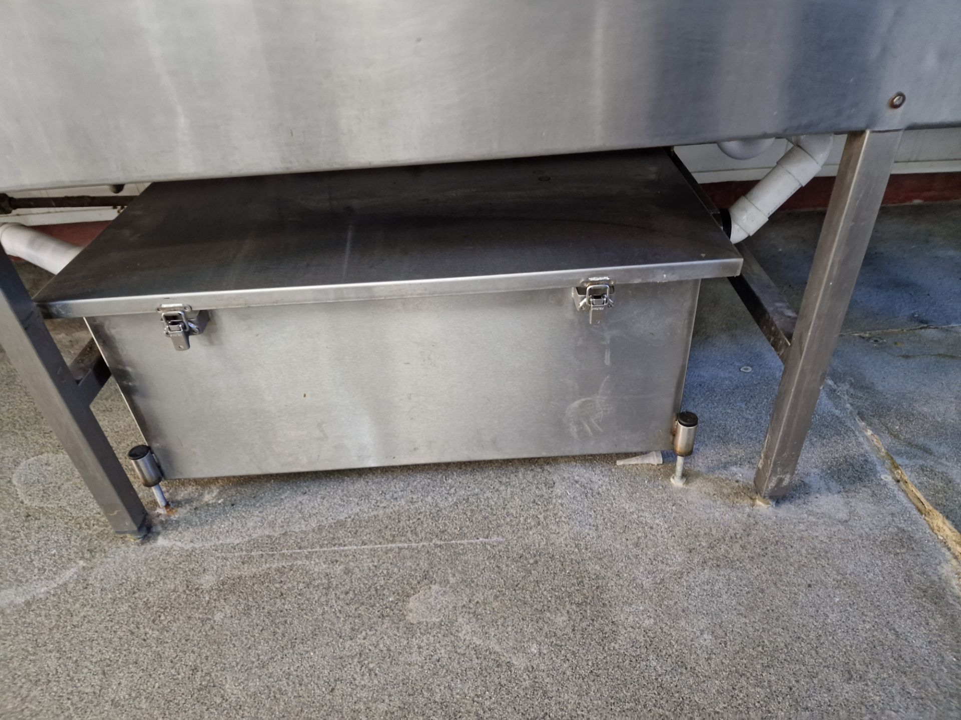 Stainless Steel Commercial Triple Bowl Sink Right Hand Drainer With Grease Trap Unit And Tap Faucets - Bild 2 aus 2