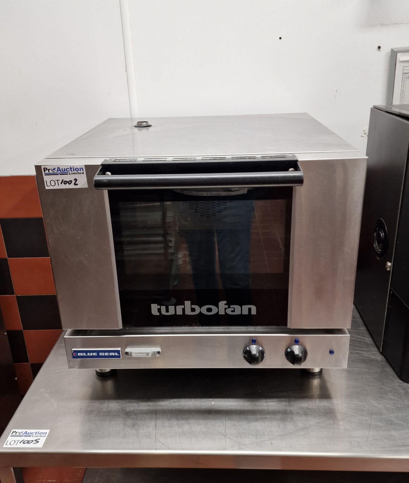 Blue Seal Turbofan Convection Oven E30M3 Stainless Steel 2.3kw Capacity: 3 x 1/1 GN 61 x 61 x 55cm - Bild 3 aus 3