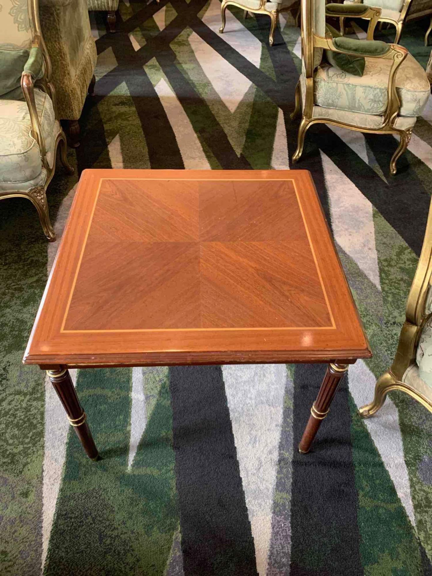 Square Coffee Table With Chess Board Design Inlay Top With Gilt Highlights Mounted On Round Turned - Bild 4 aus 5