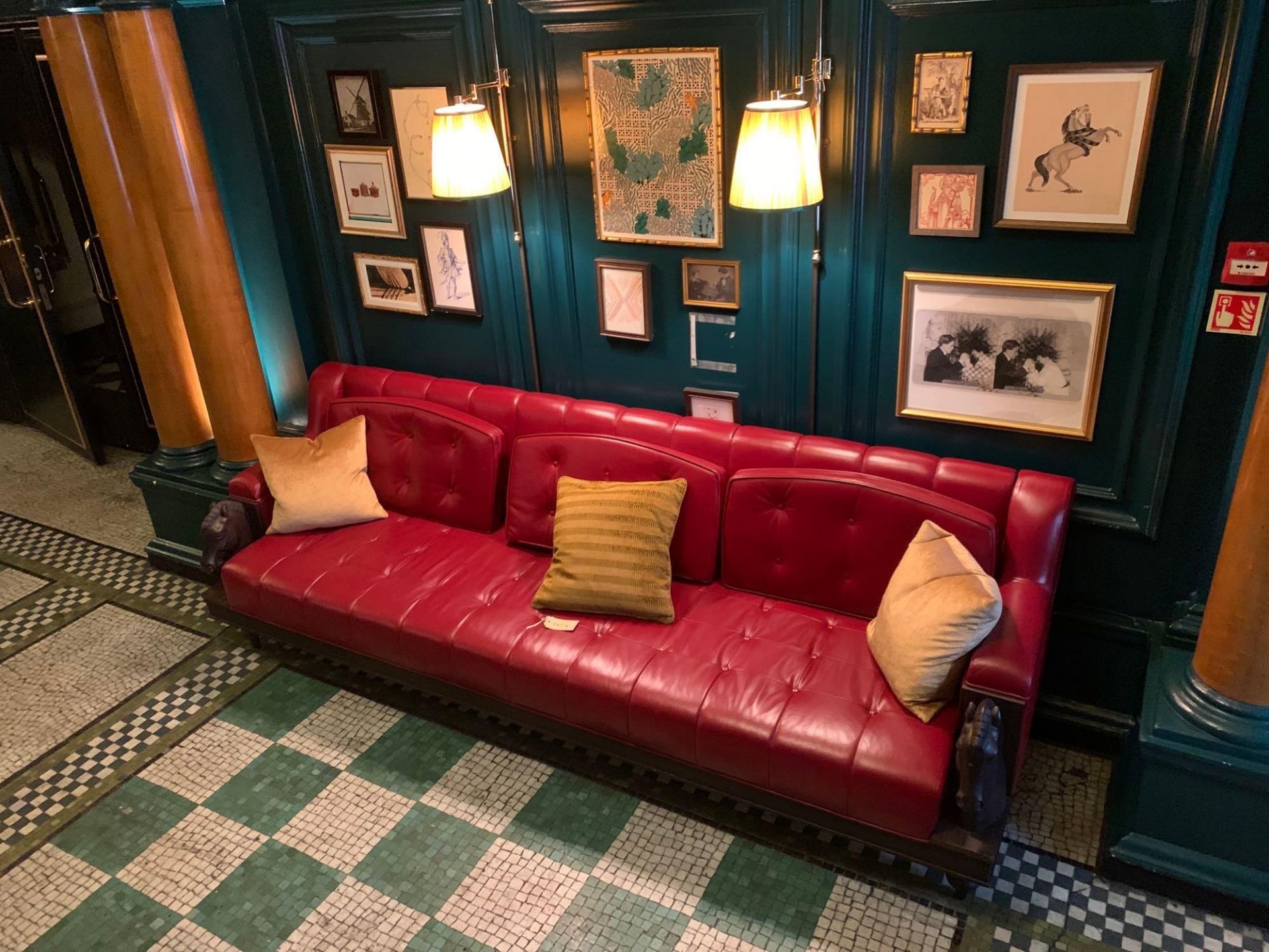 A Bespoke Robert Angell Timber Seating Bench Upholstered in Tufted And Sticked Red Leather The Oak - Bild 5 aus 6