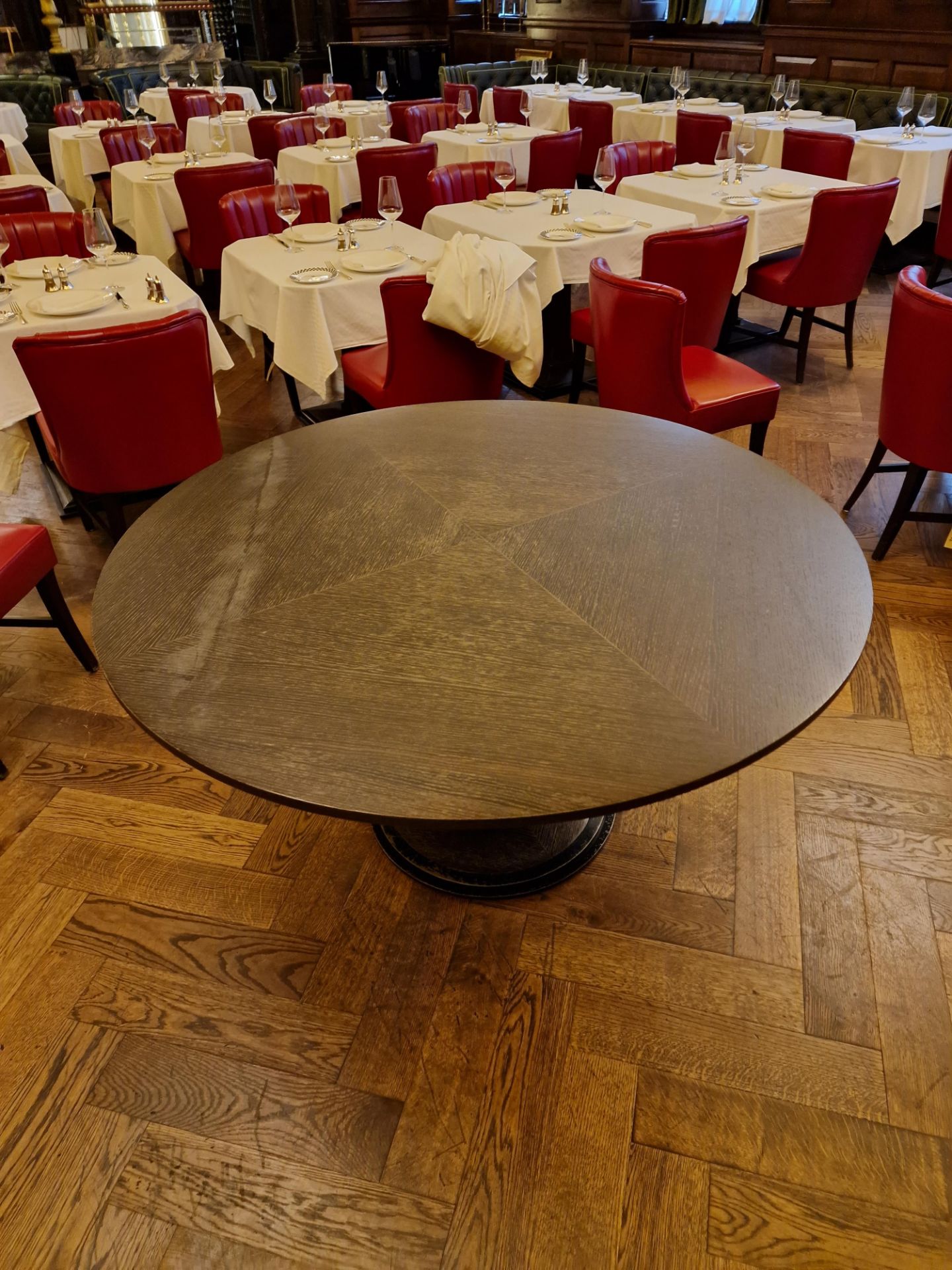 A bespoke Robert Angell Churchill circular dining table the oak top mounted above a shaped square - Bild 2 aus 4