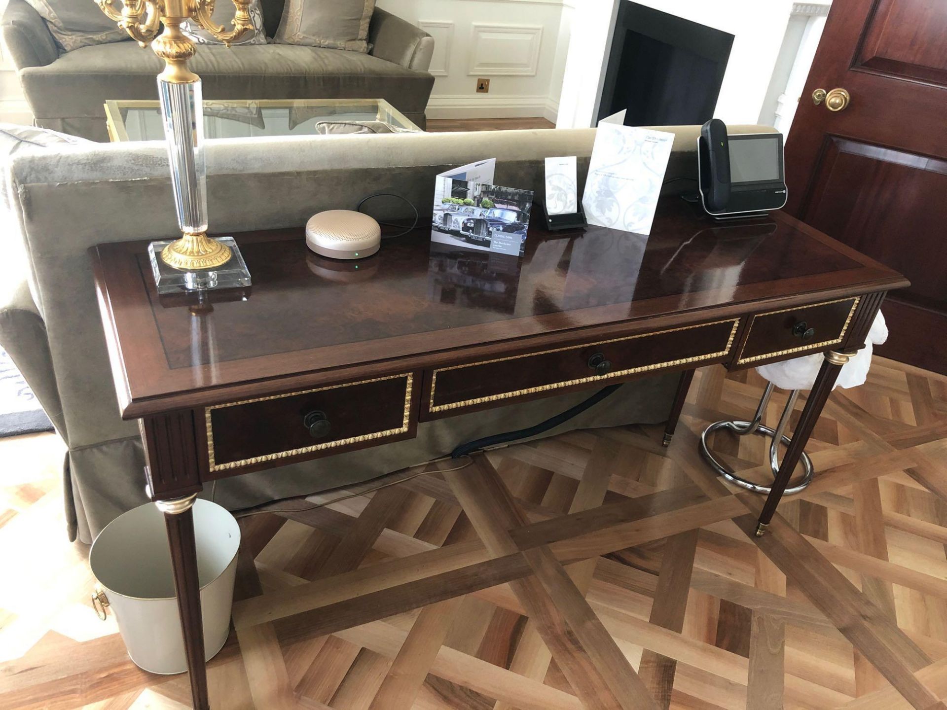 Writing Table Mounted On Tapering Legs Decorated With Gilded Bronzes Fitted Drawers Fitted With