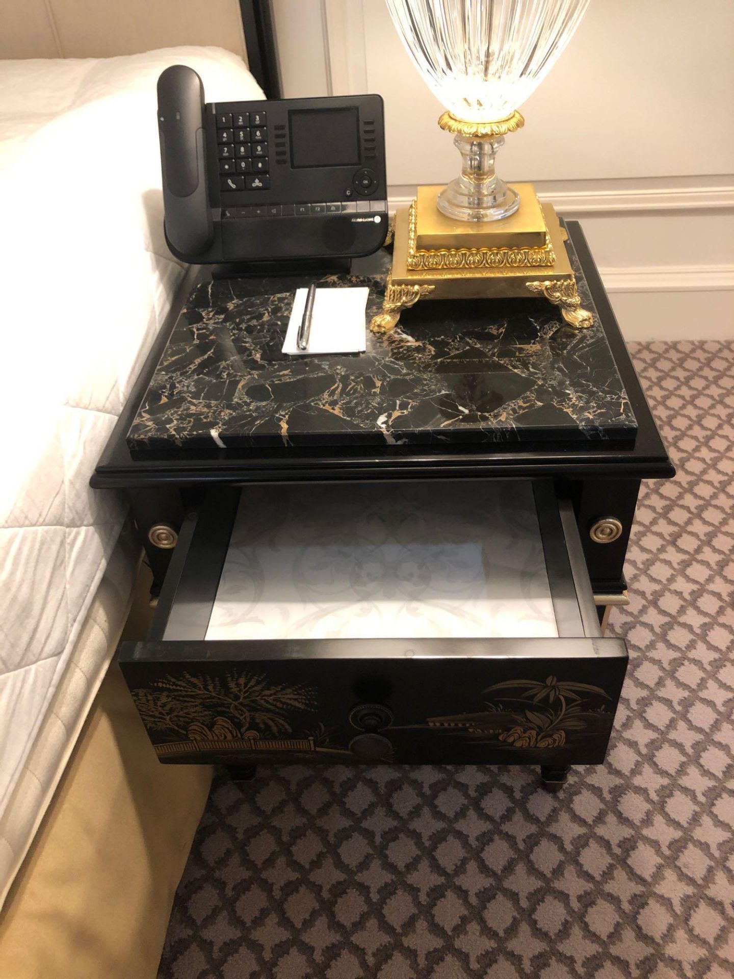 A Pair Of Marble Top Chinoiserie Black Lacquer Nightstands With Single Drawer With Hand Painted - Bild 3 aus 3