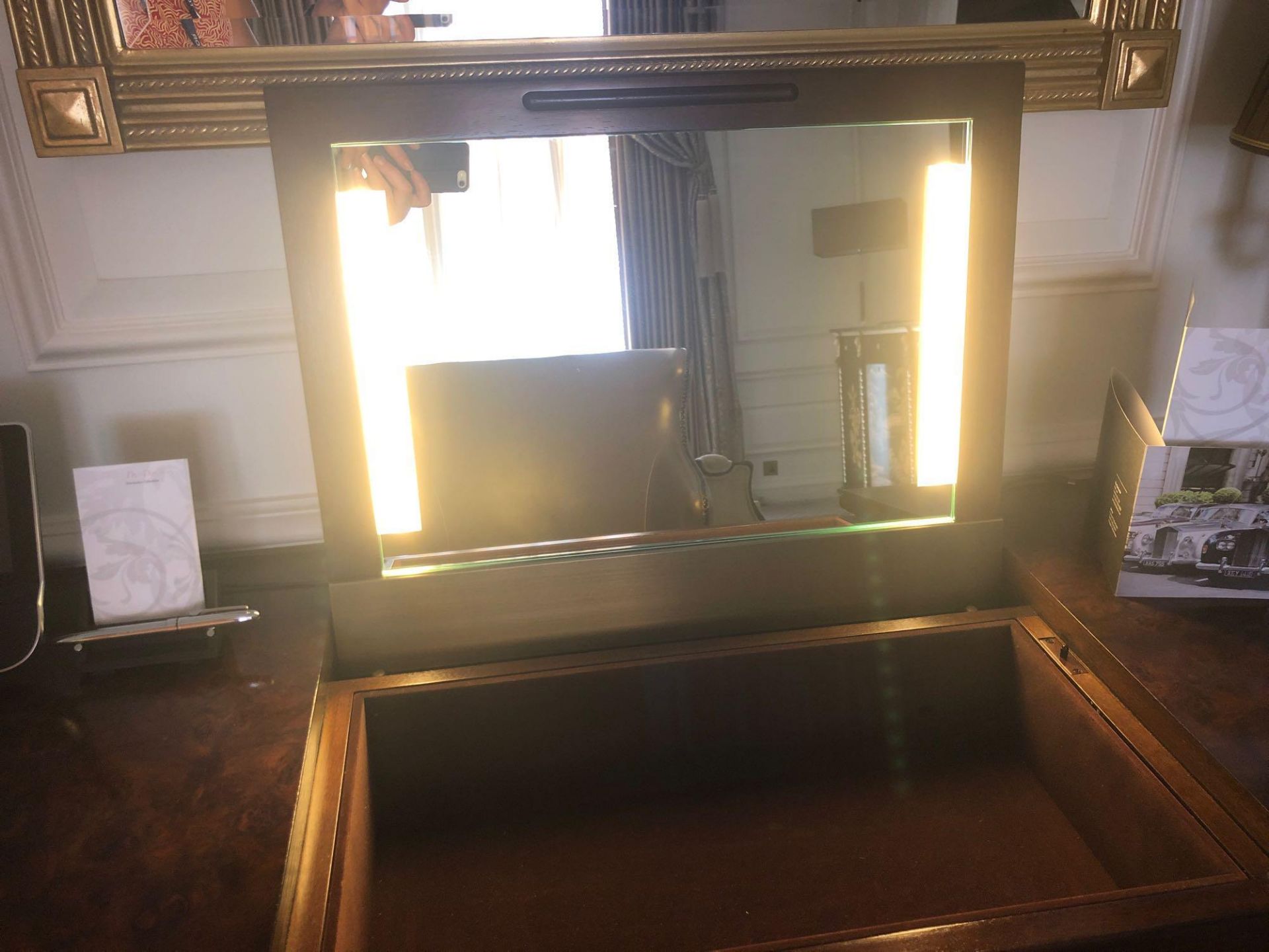 A Burr Mahogany Writing Desk / Dressing Table Fitted With Two Small Side Drawers The Central Panel - Bild 2 aus 6