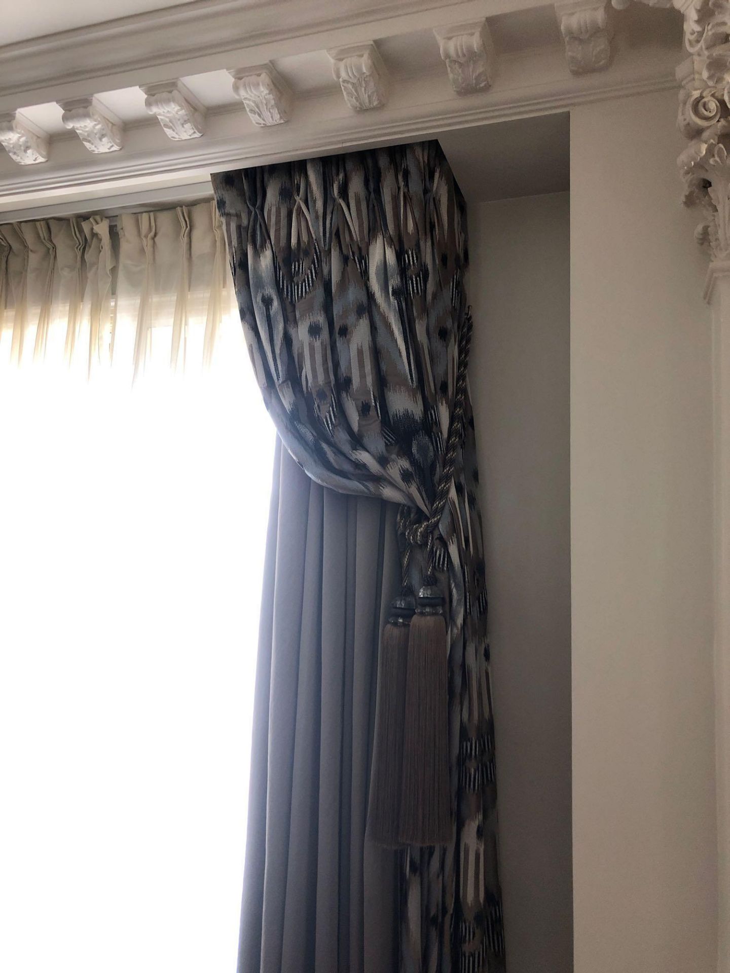 A Pair Of Silk Drapes And Jabots 200 x 265cm (Room 501/502) - Bild 2 aus 2