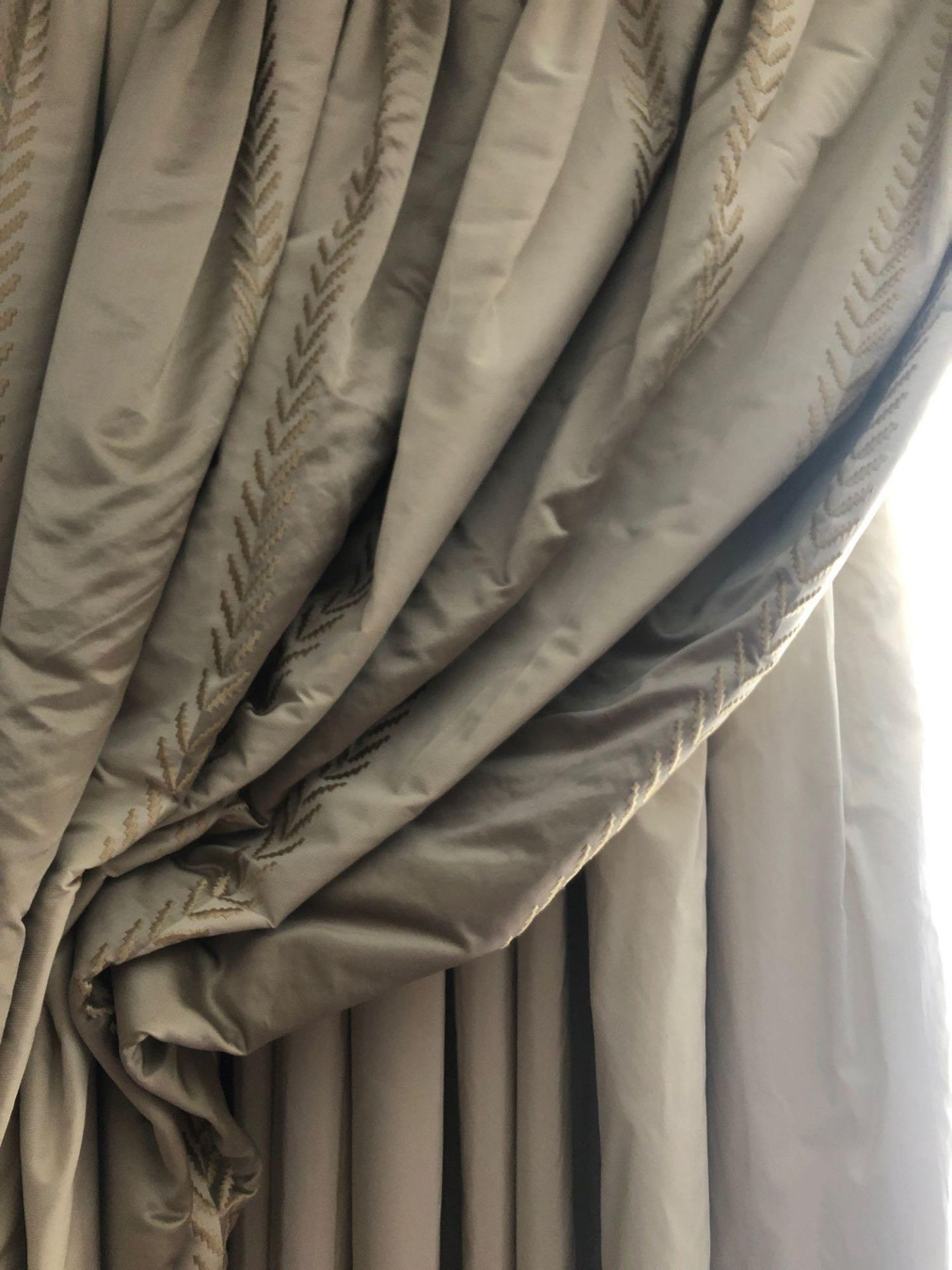 A Pair Of Gold And Silver Silk Drapes And Jabots With Tie Backs Span 250 x 225cm (Room 528) - Image 2 of 2