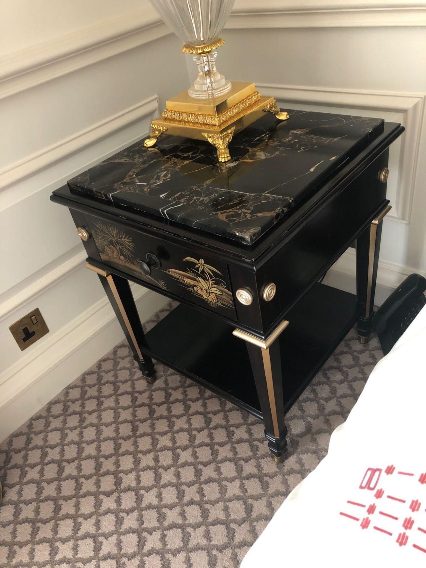 A Pair Of Marble Top Chinoiserie Black Lacquer Nightstands With Single Drawer With Hand Painted - Bild 3 aus 3