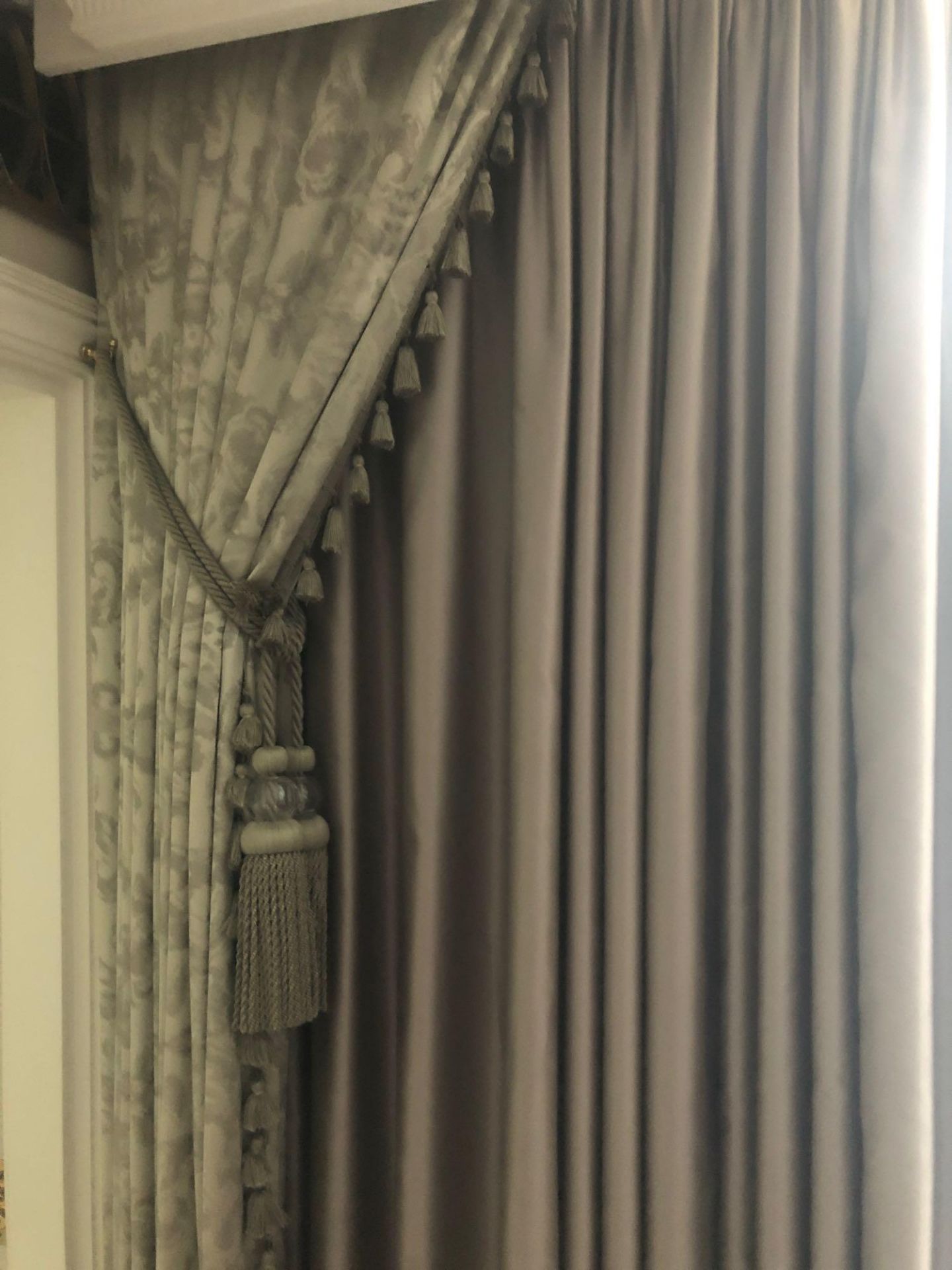 A Pair Of Silk Drapes Grey And Silver Floral Tassel And Beaded Trim 255 x 355cm (Room 540) - Bild 2 aus 2