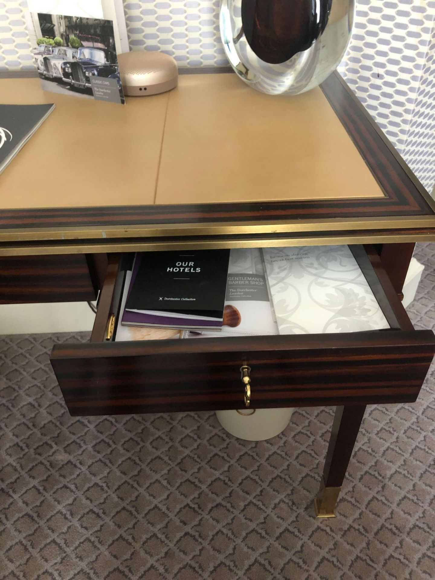 Writing Desk With Tooled Leather Inlay Faux Central Drawer Flanked By Single Drawer And Flap - Bild 2 aus 3