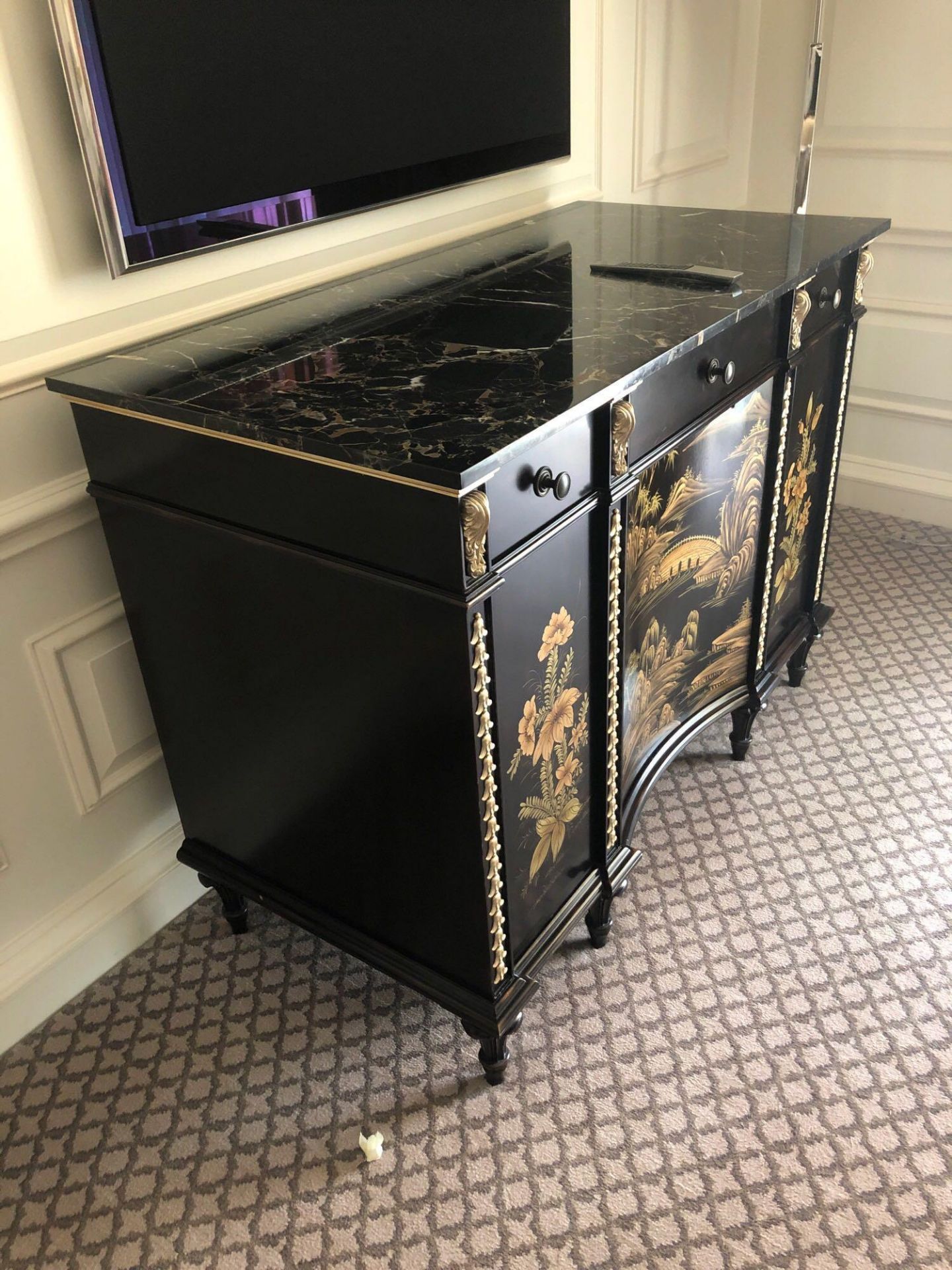 Black Lacquer Hand Decorated Chinoiserie Serpentine Commode By Restall Brown And Clennell The Six - Image 3 of 4