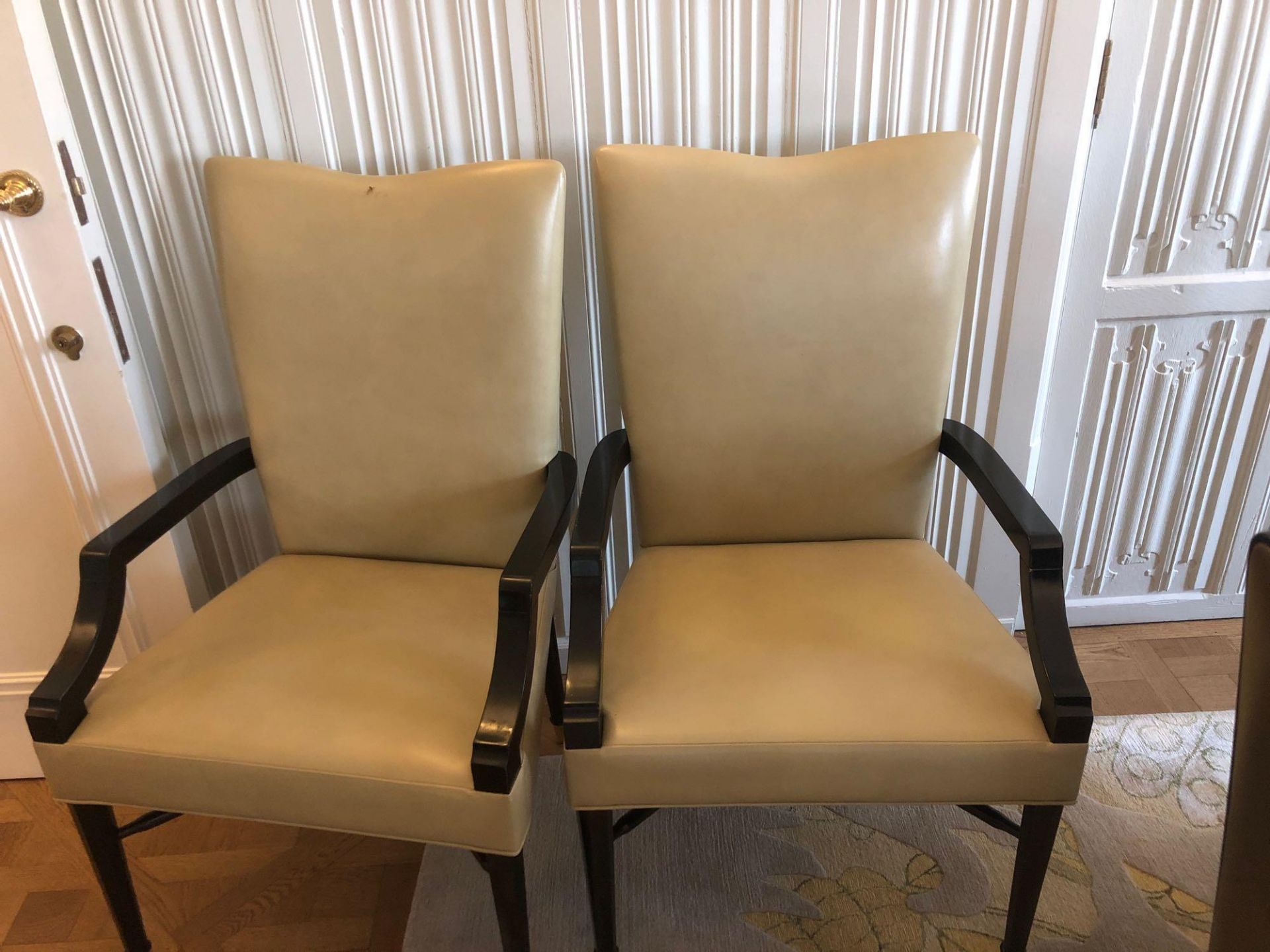 A Pair Of Cream Leather Armchair 60 x 55 x 102cm (Room 506/7)