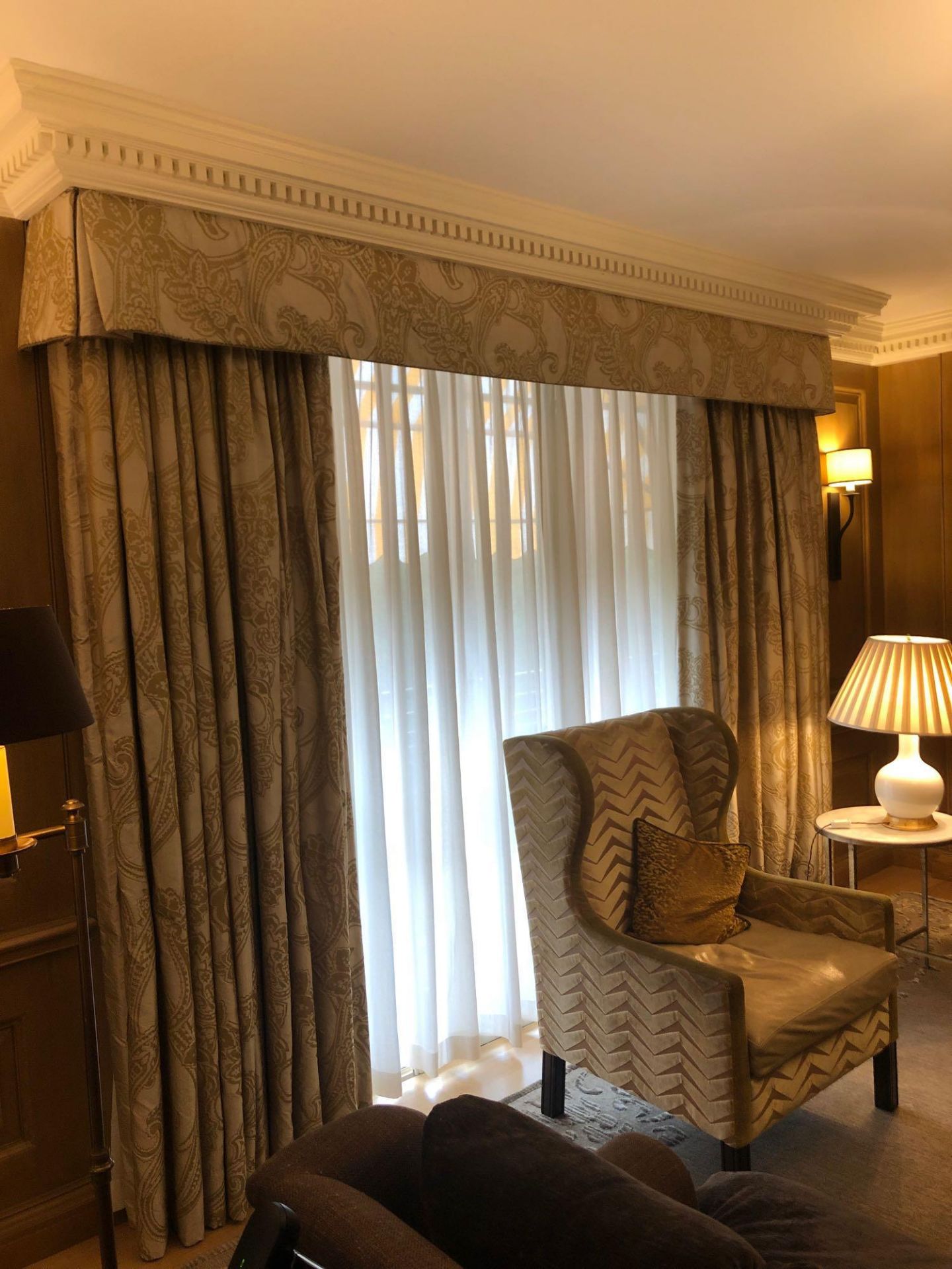 A Pair Of Luxury Drapes And Pelmet Gold And Champagne Pattern 250 x 260cm (Room 510)