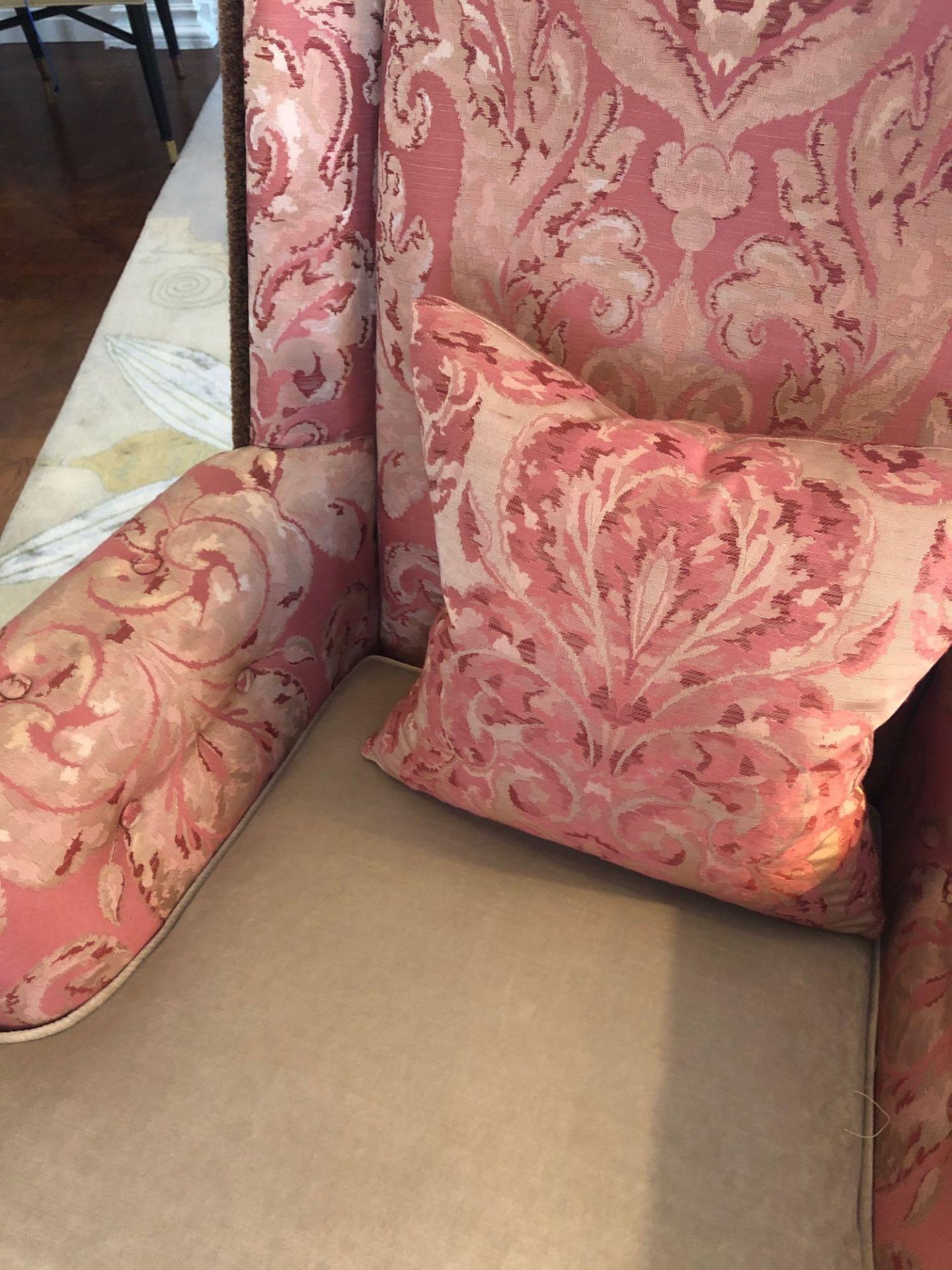 Upholstered Wingback Fireside Chair In A Damask Pink Fabric With Golden Leaf Pattern With Contrast - Bild 3 aus 3