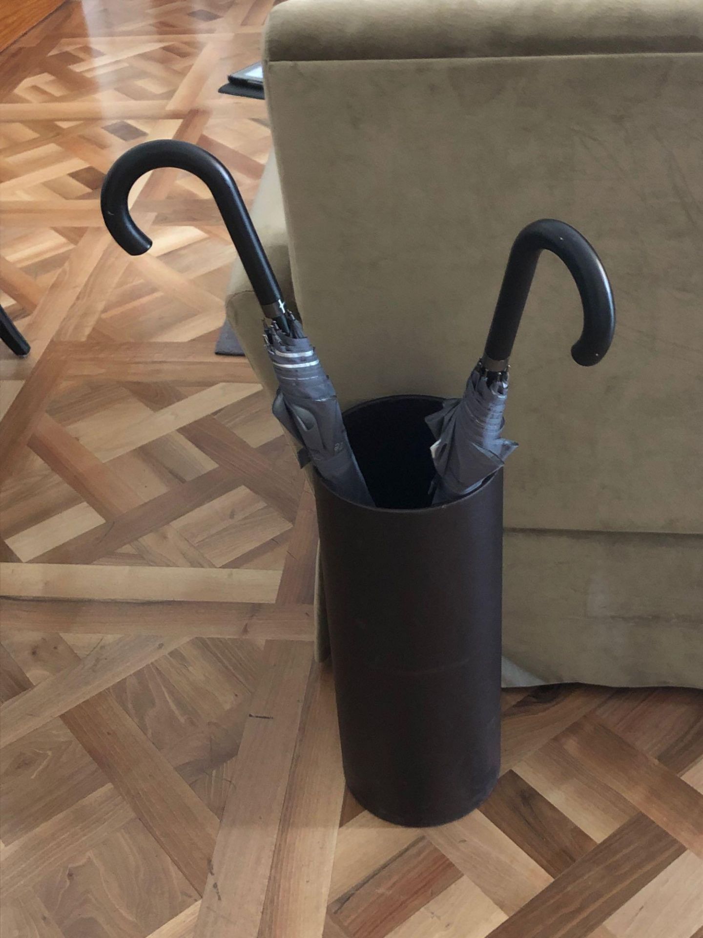 Leather Umbrella Stand (Room 503 / 4)