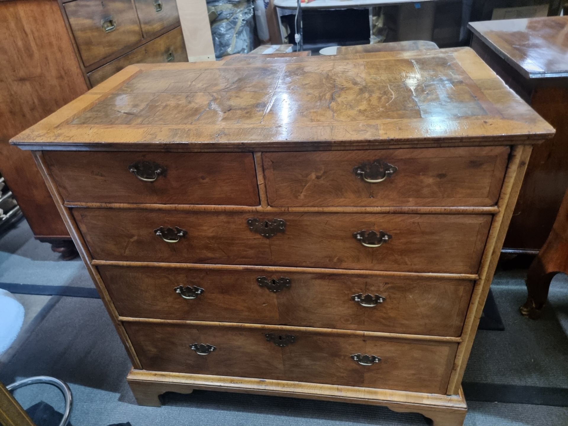 George I Walnut Chest Of Drawers Of Small Proportions Circa 1720 The Quarter Veneered And Cross- - Bild 11 aus 11