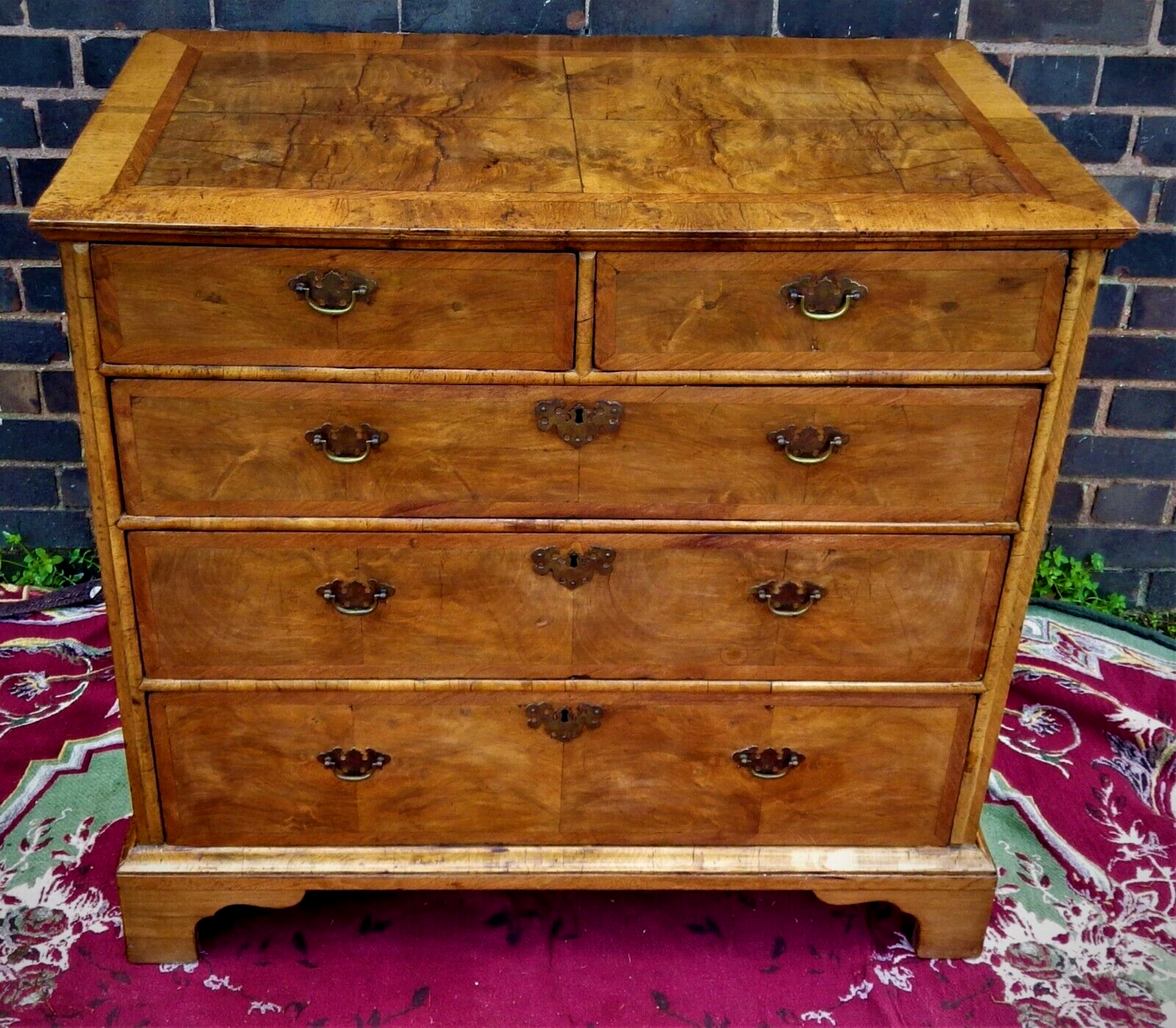 George I Walnut Chest Of Drawers Of Small Proportions Circa 1720 The Quarter Veneered And Cross- - Bild 2 aus 11