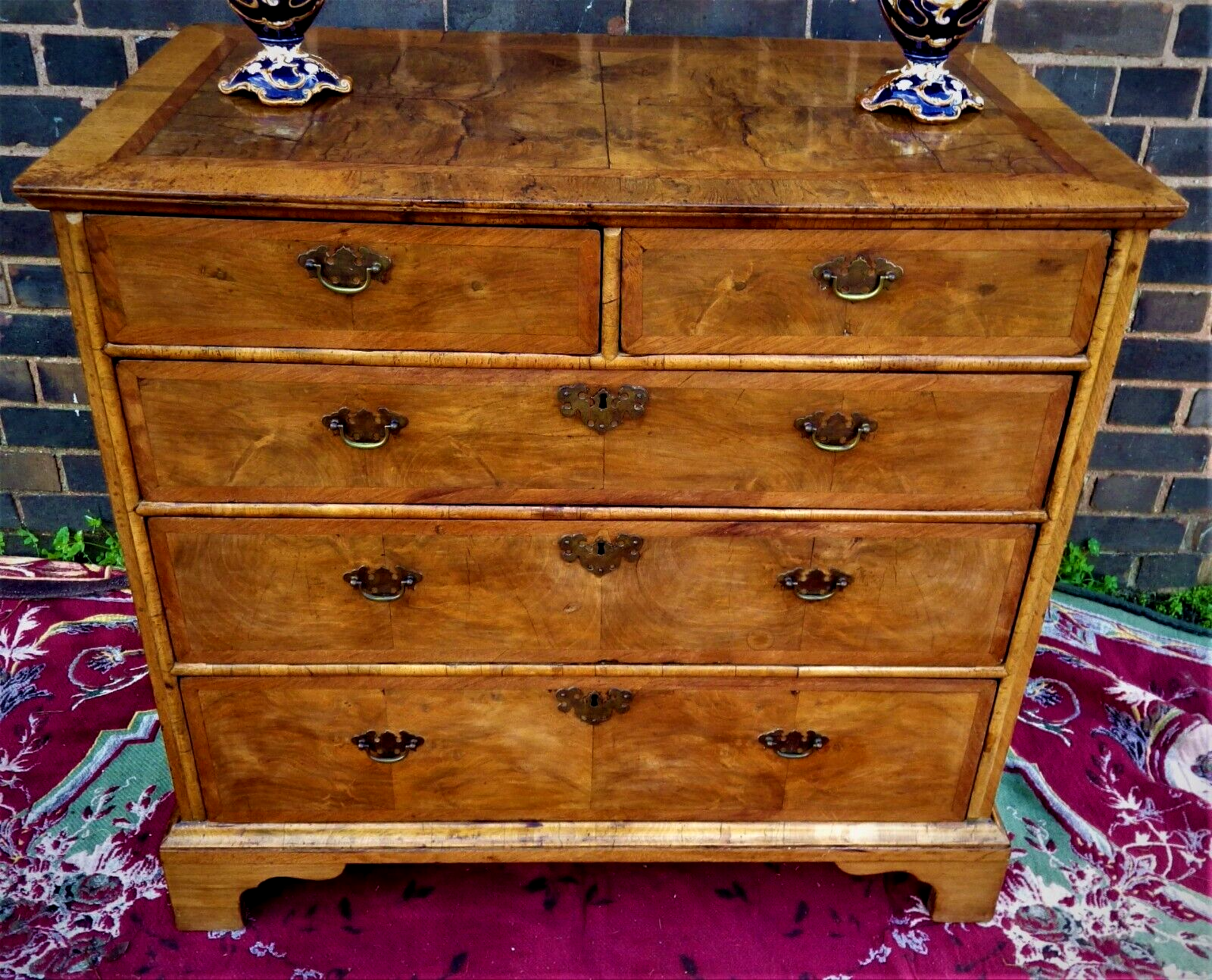 George I Walnut Chest Of Drawers Of Small Proportions Circa 1720 The Quarter Veneered And Cross- - Bild 6 aus 11